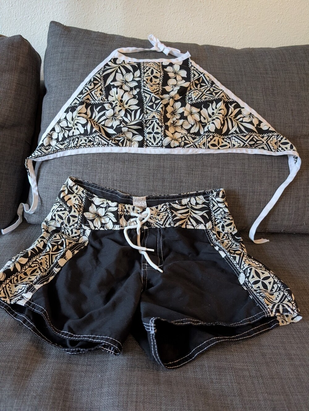 Women's 2-Piece Hawaiian Swimsuit!